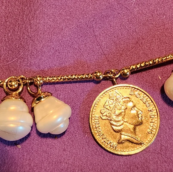 Queen Elizabeth part 2 gold bracelet